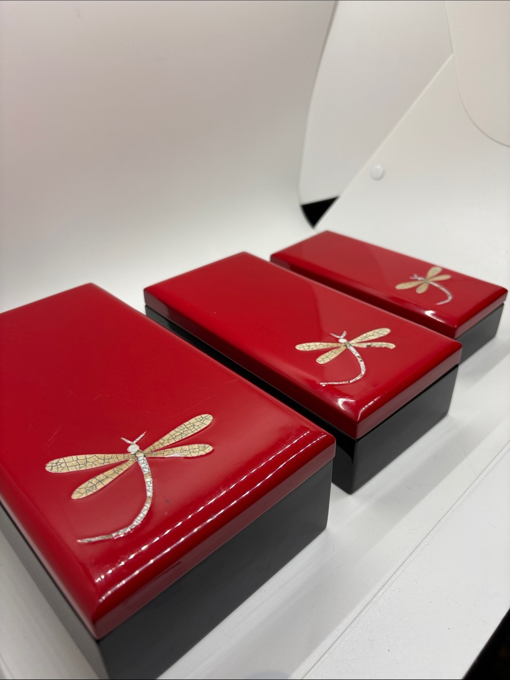 Dragonfly VTG Black Red Nesting Boxes 3